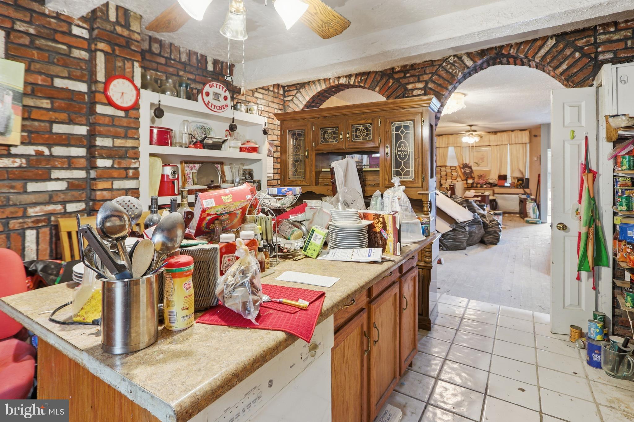2528 W SERGEANT STREET