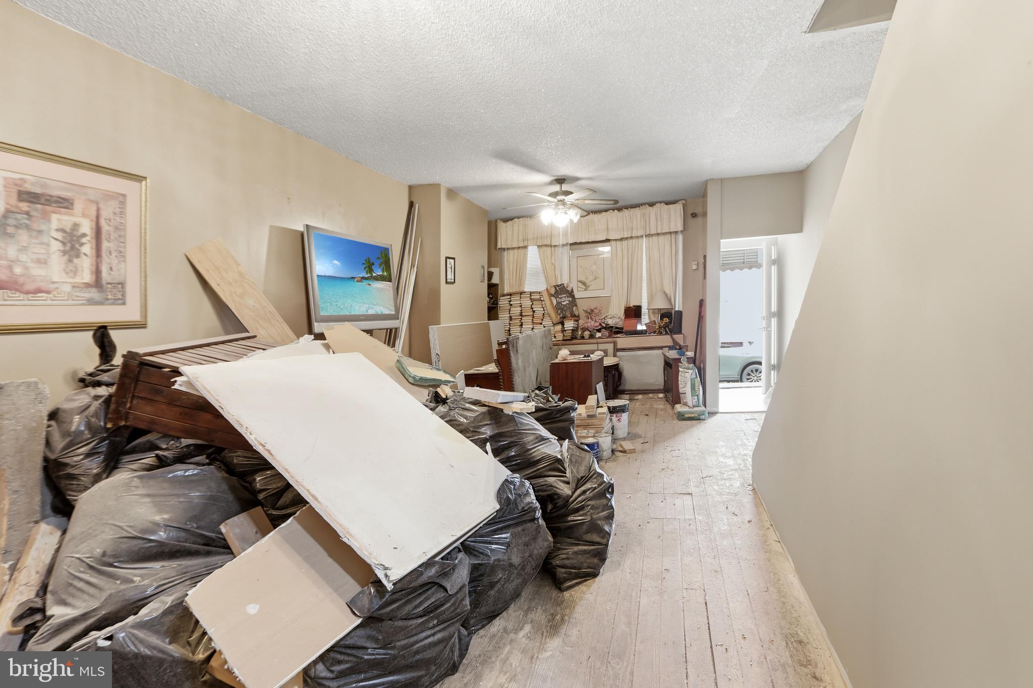 2528 W SERGEANT STREET