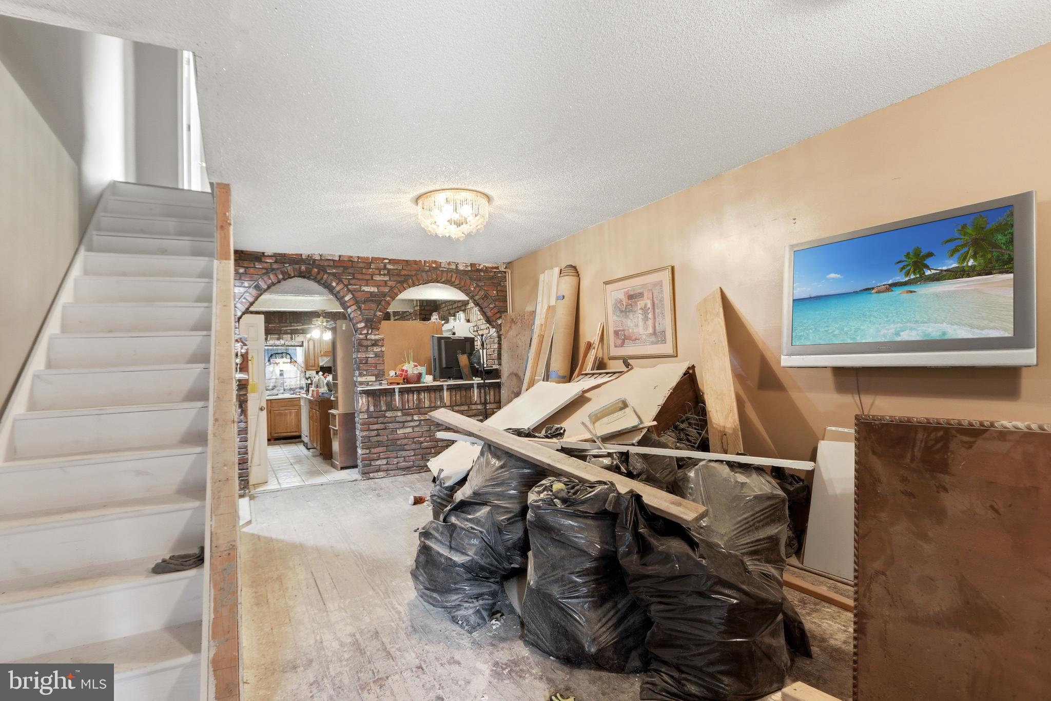 2528 W SERGEANT STREET