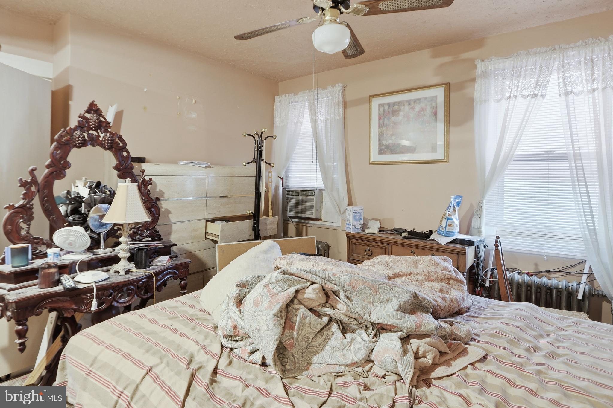 2528 W SERGEANT STREET