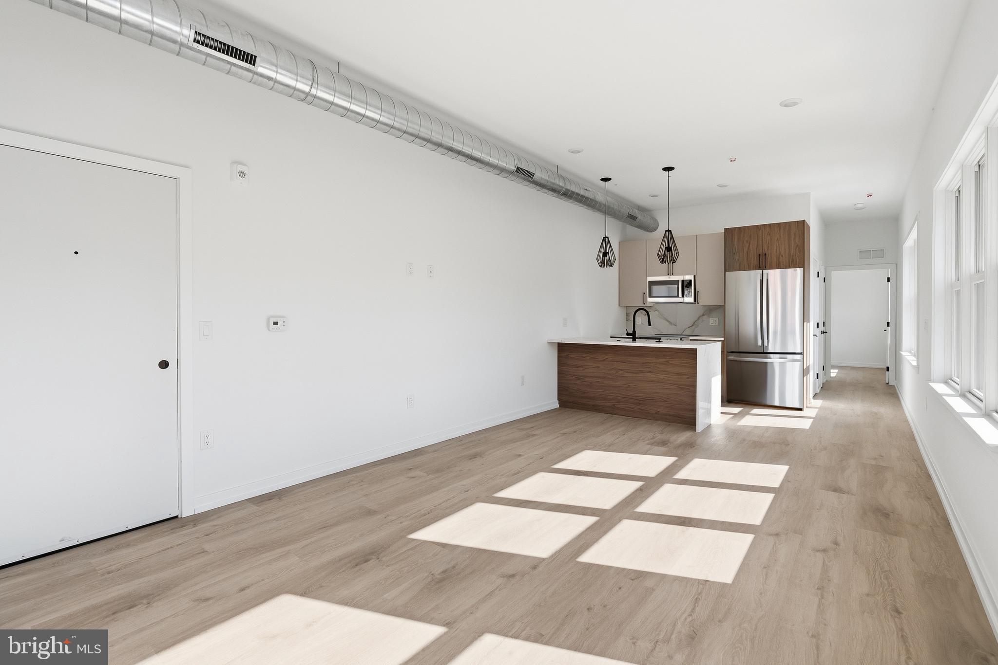 208 VINE 6C
