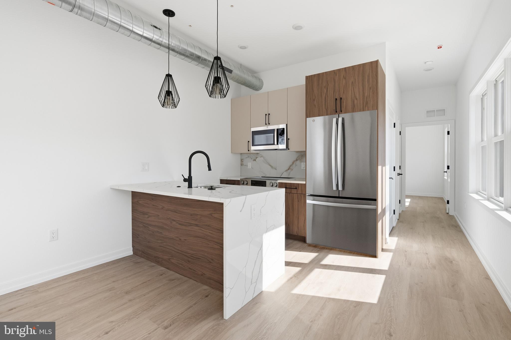 208 VINE 6C