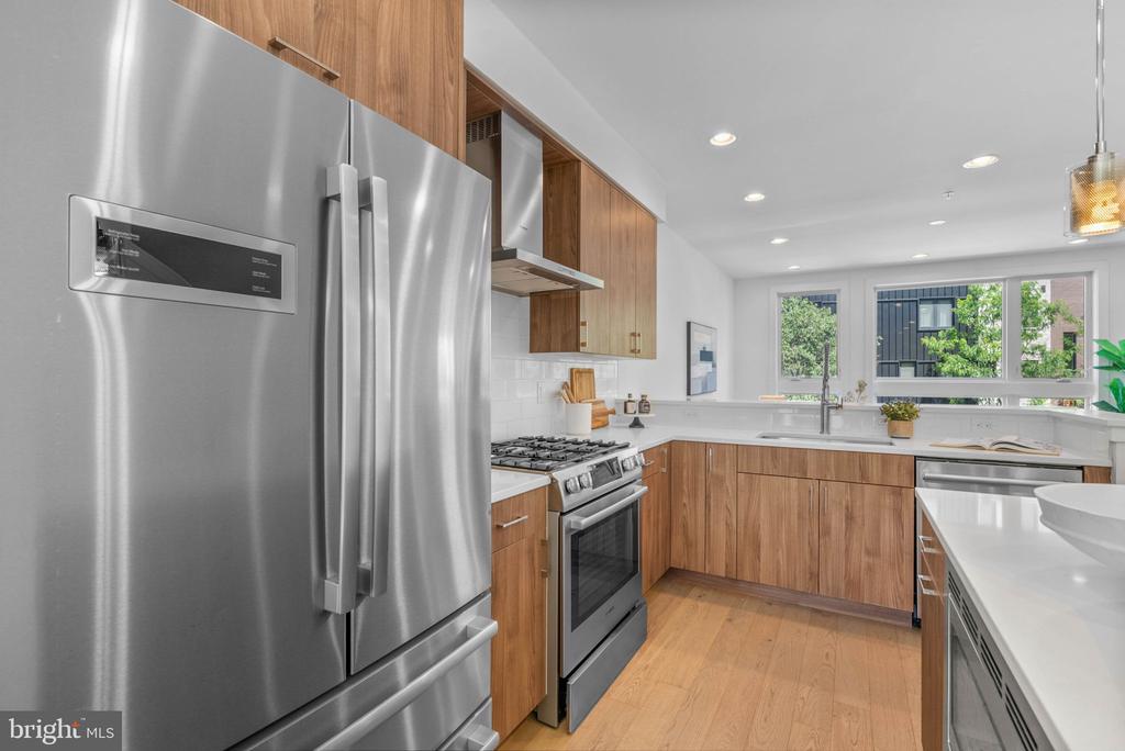 642 N 5TH STREET