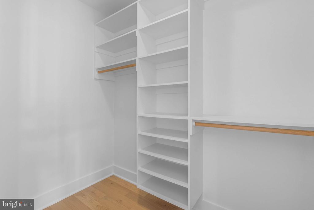 642 N 5TH STREET