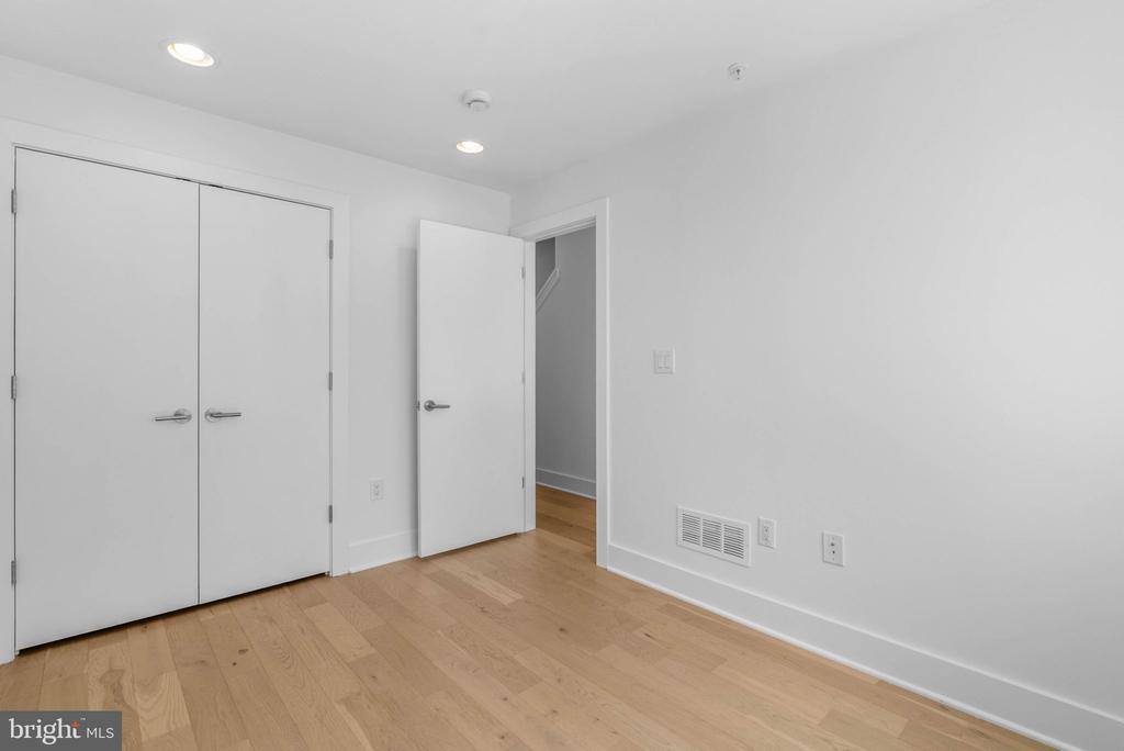 642 N 5TH STREET