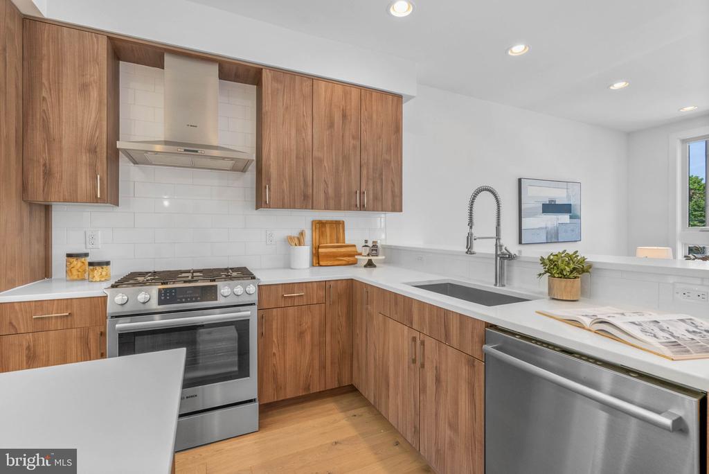 642 N 5TH STREET