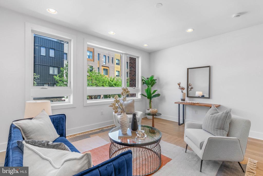 642 N 5TH STREET