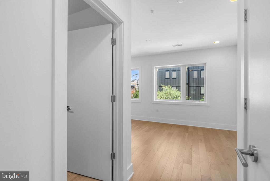642 N 5TH STREET