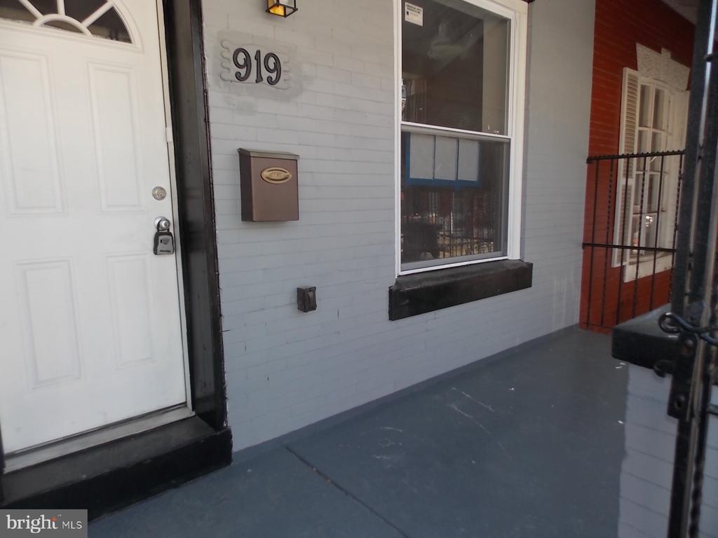 919 N ST BERNARD STREET 00