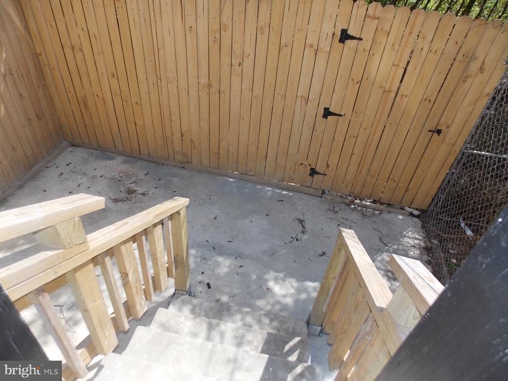 919 N ST BERNARD STREET 00