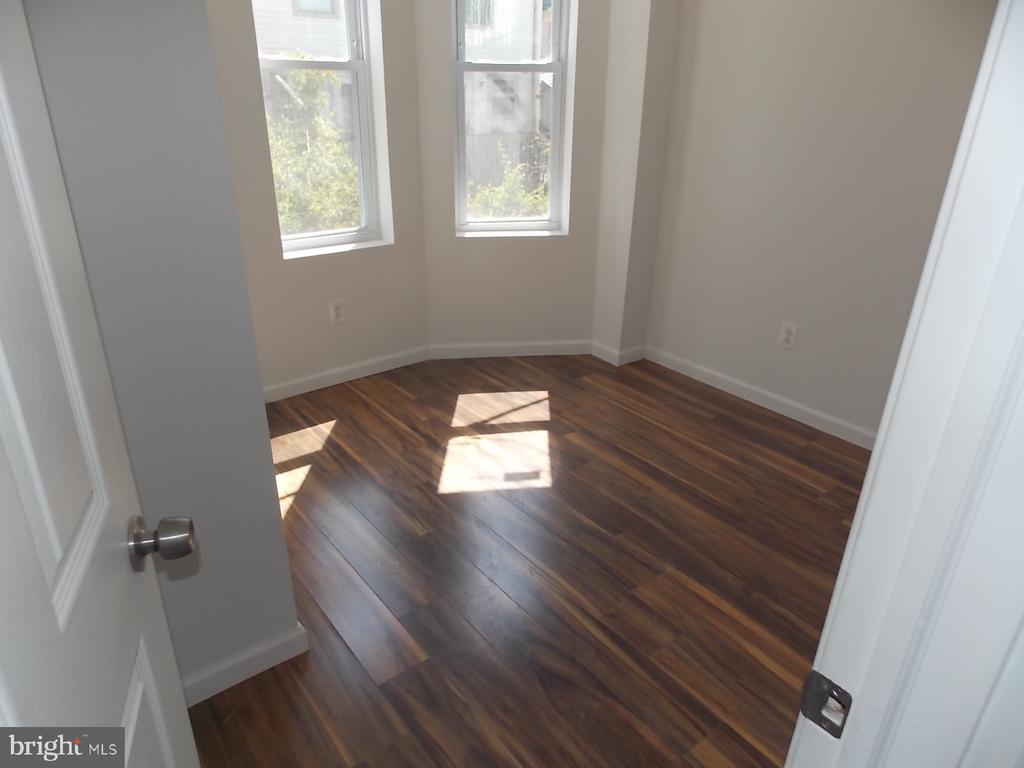 919 N ST BERNARD STREET 00