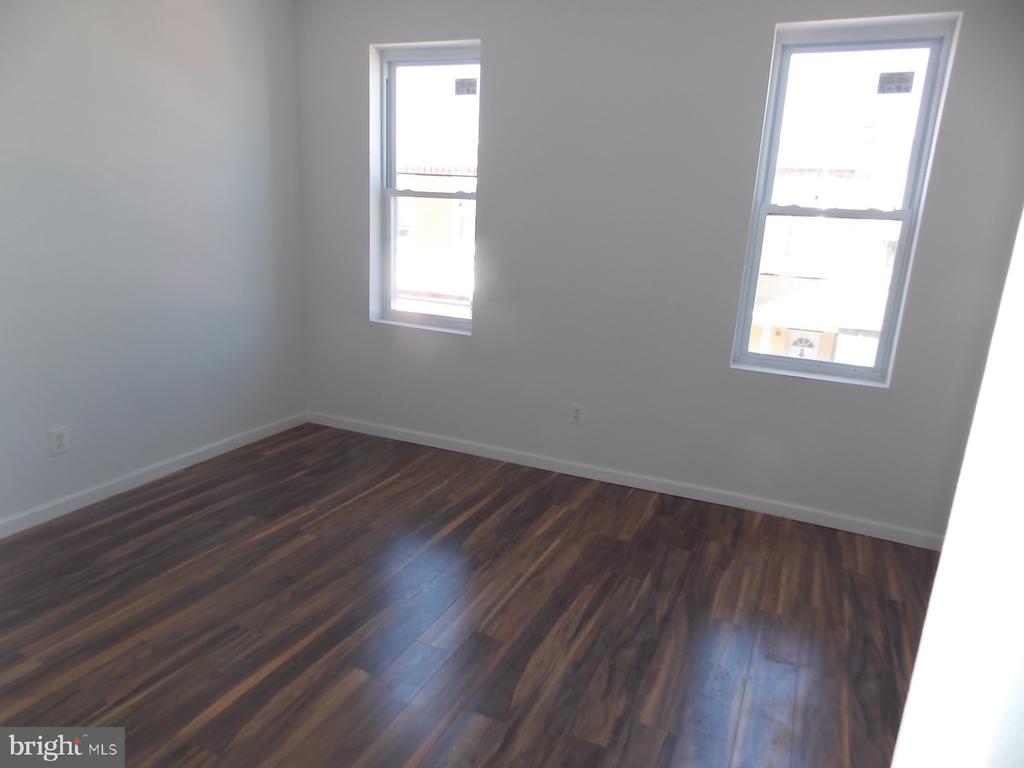 919 N ST BERNARD STREET 00