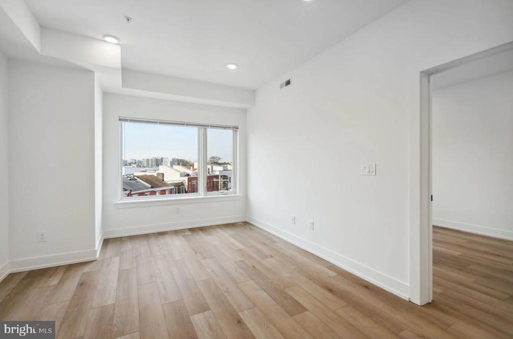 901 LELAND 305