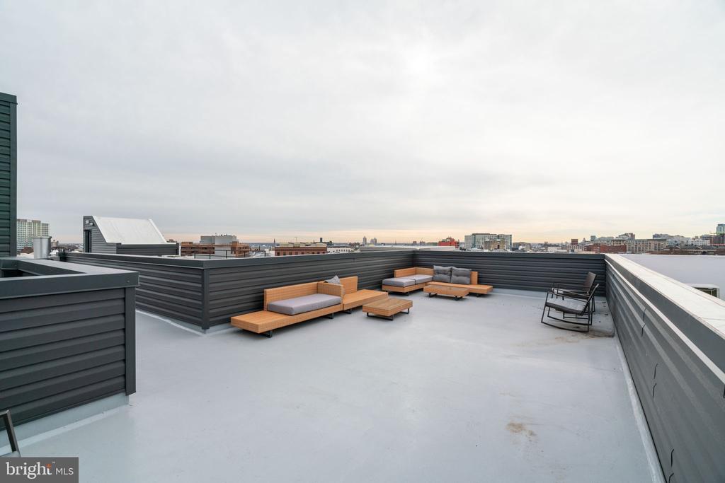 901 LELAND 305