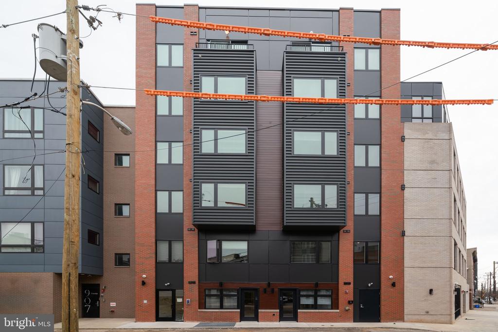 901 LELAND 305