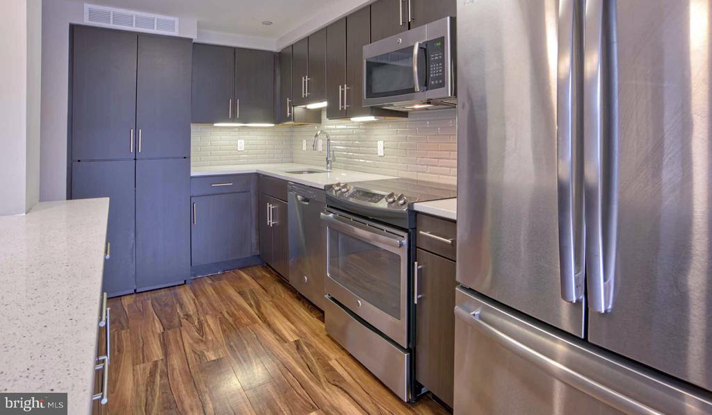 1815 JOHN F KENNEDY BOULEVARD Unit: 904