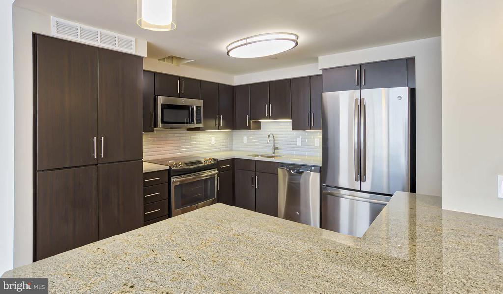 1815 JOHN F KENNEDY BOULEVARD Unit: 933