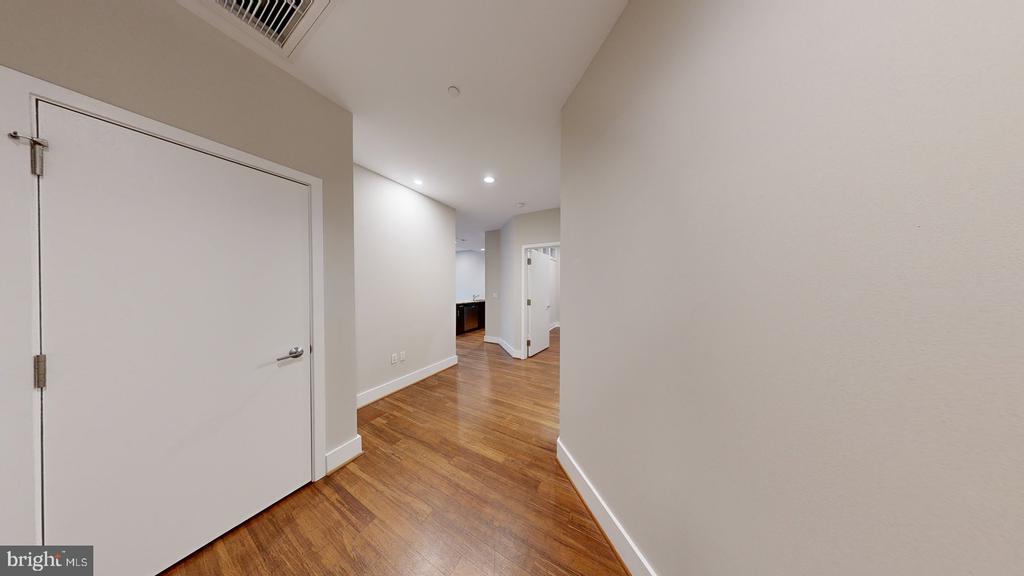 521 S BROAD STREET Unit: 709