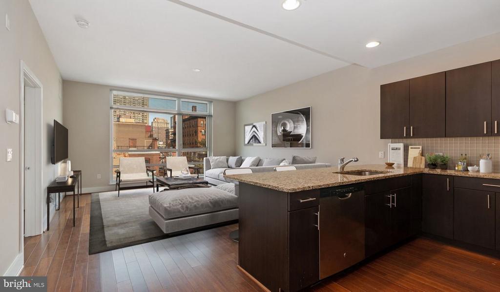 521 S BROAD STREET Unit: 709
