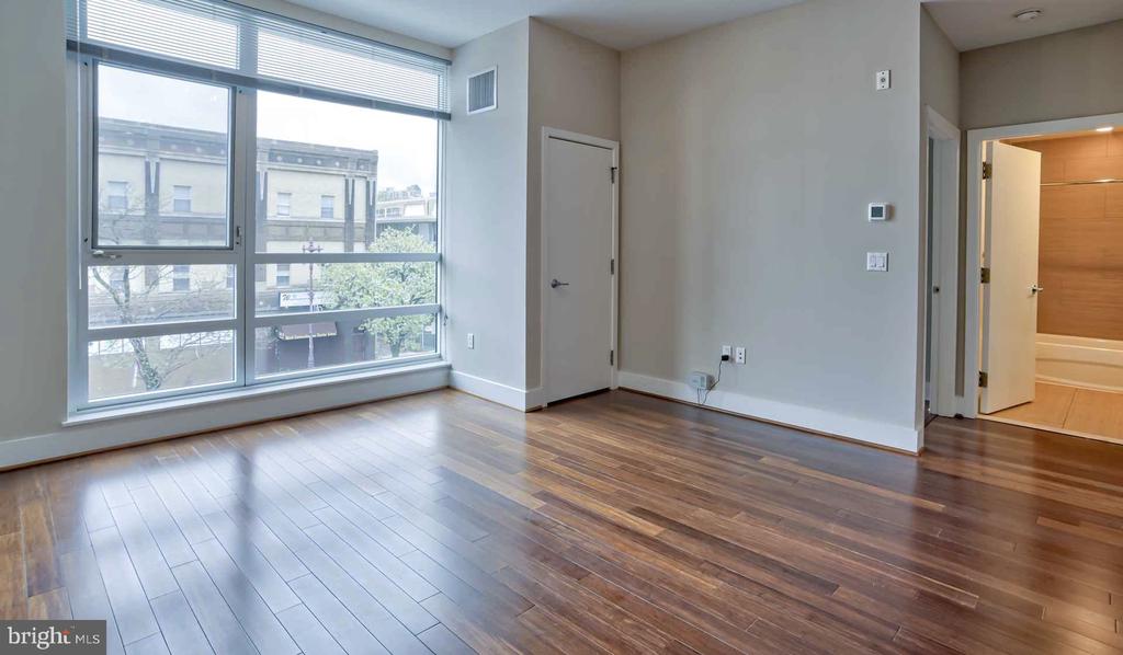 521 S BROAD STREET Unit: 709