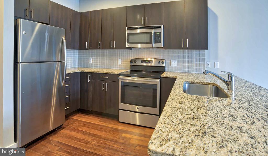 521 S BROAD STREET Unit: 709