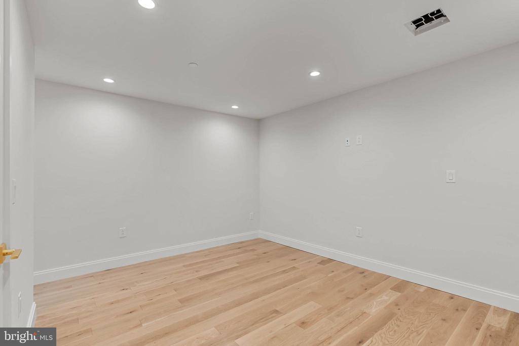 1100 WEBSTER STREET Unit: 5