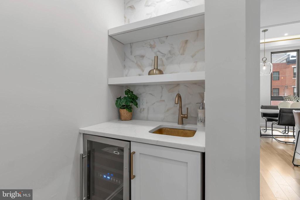 1100 WEBSTER STREET Unit: 5