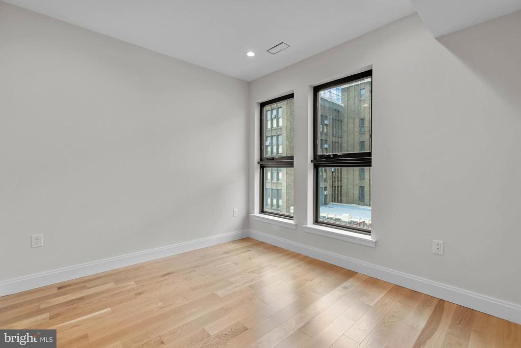1100 WEBSTER STREET Unit: 5