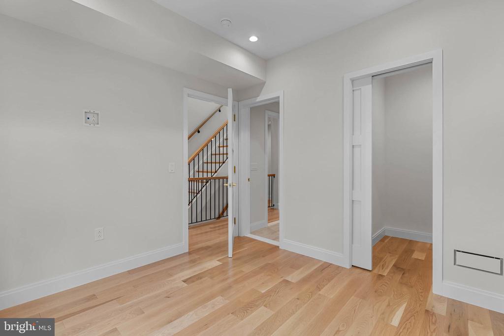 1100 WEBSTER STREET Unit: 5