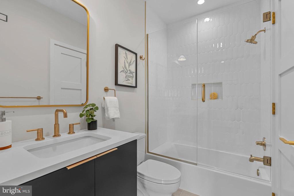 1100 WEBSTER STREET Unit: 5