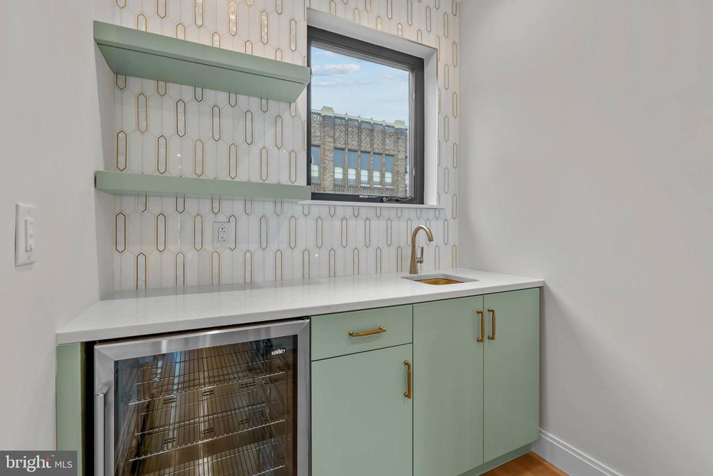 1100 WEBSTER STREET Unit: 5