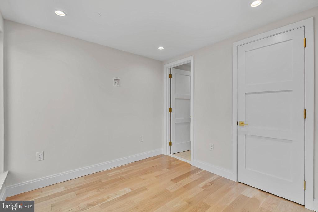 1100 WEBSTER STREET Unit: 5
