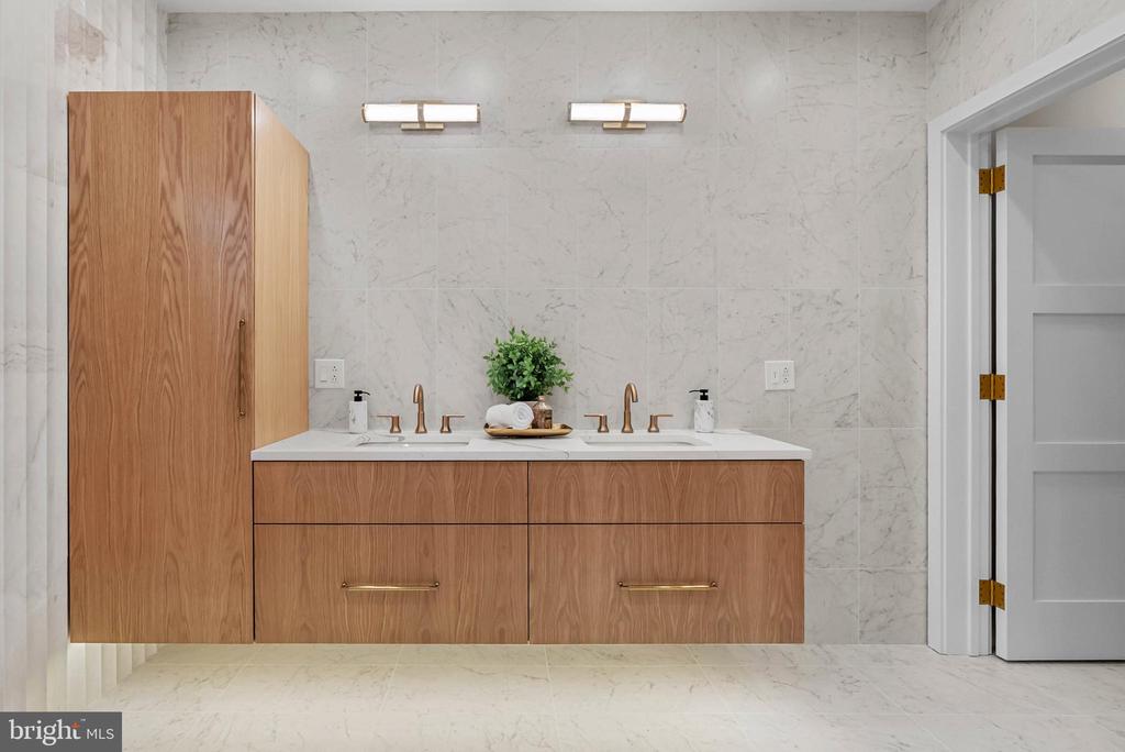 1100 WEBSTER STREET Unit: 5