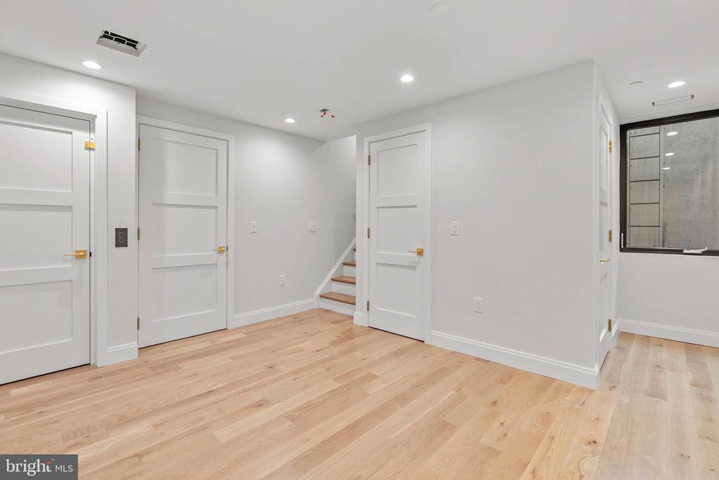 1100 WEBSTER STREET Unit: 5