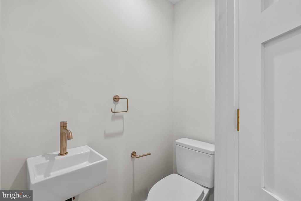 1100 WEBSTER STREET Unit: 5