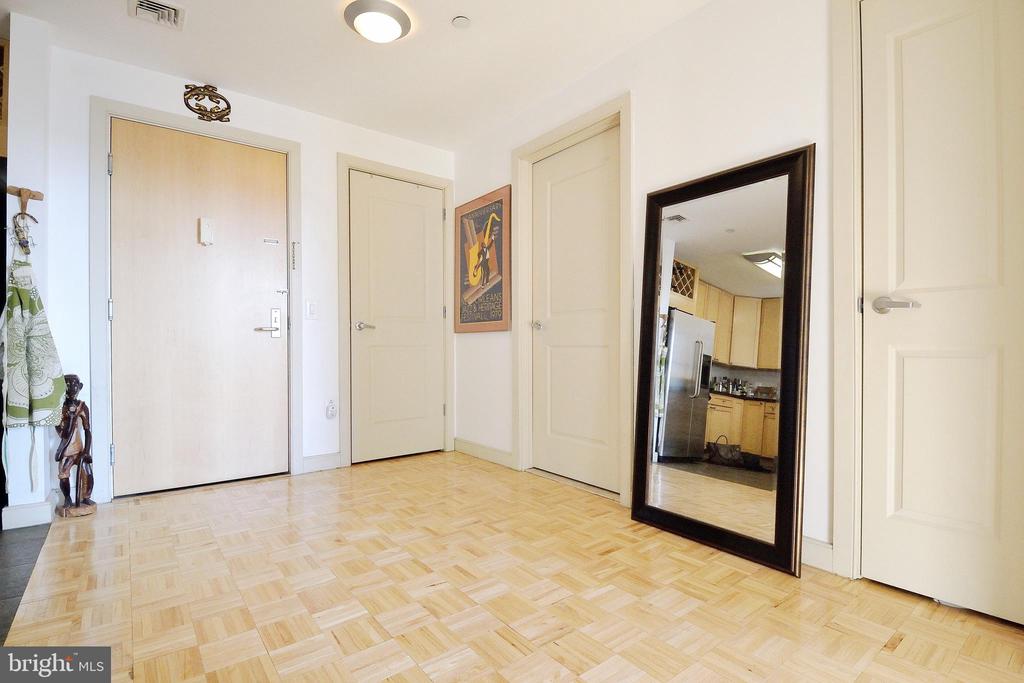 111 S 15TH STREET Unit: 1706