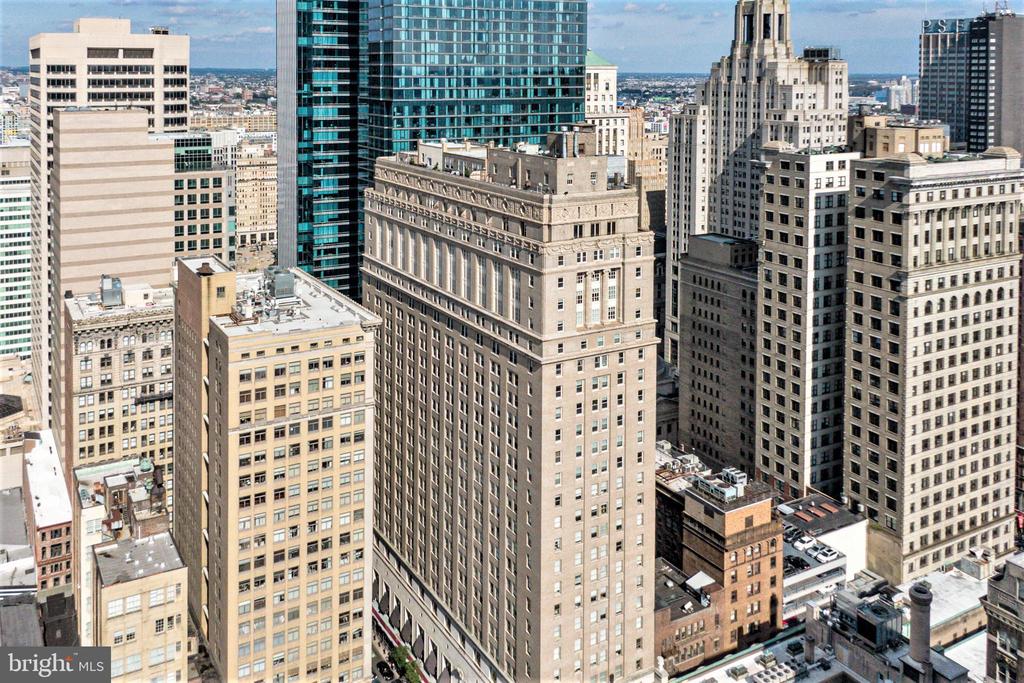 111 S 15TH STREET Unit: 1706