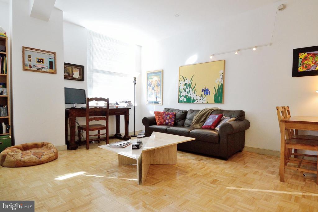 111 S 15TH STREET Unit: 1706