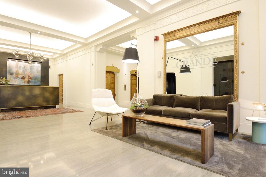 111 S 15TH STREET Unit: 1706