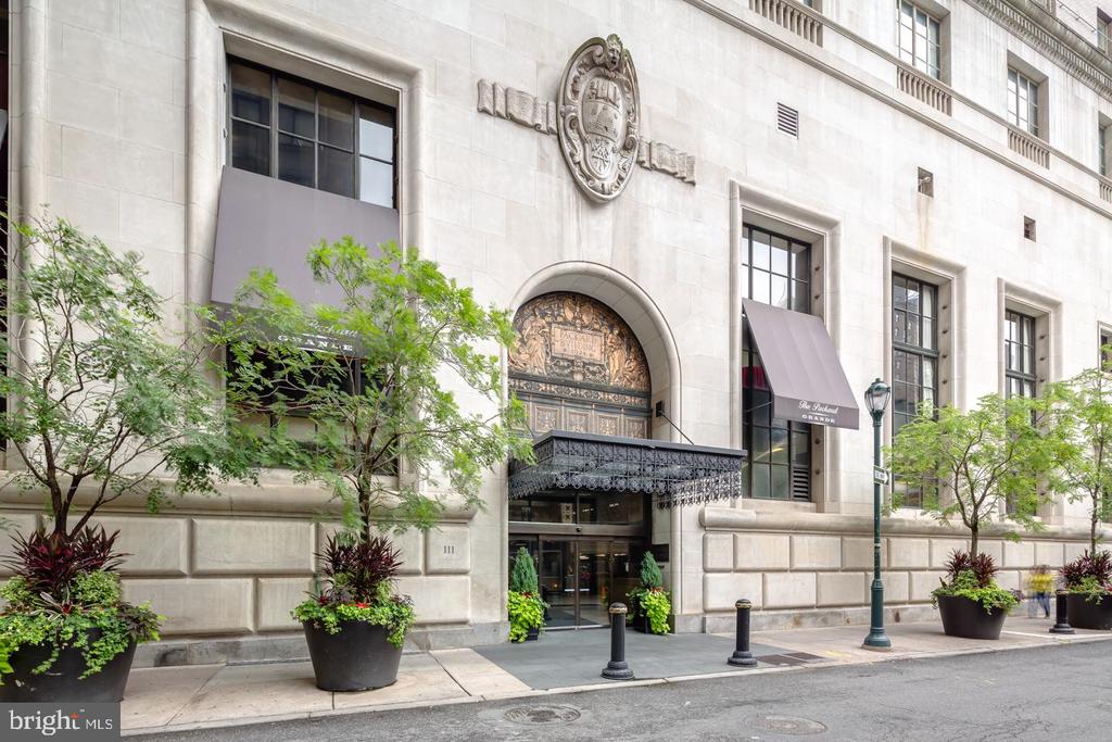 111 S 15TH STREET Unit: 1706