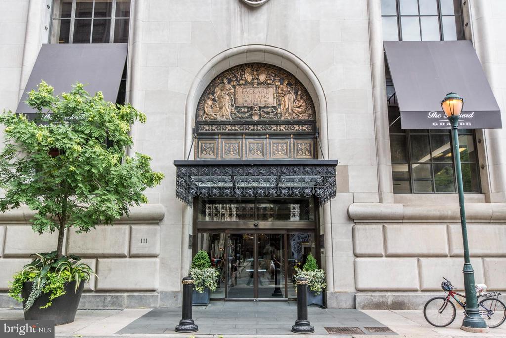 111 S 15TH STREET Unit: 1706