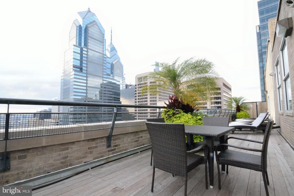 111 S 15TH STREET Unit: 1706