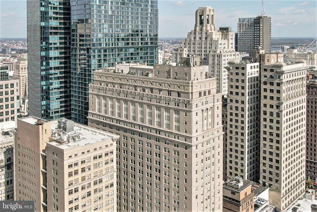 111 S 15TH STREET Unit: 1706