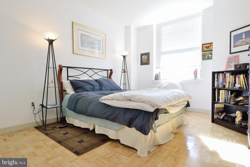 111 S 15TH STREET Unit: 1706
