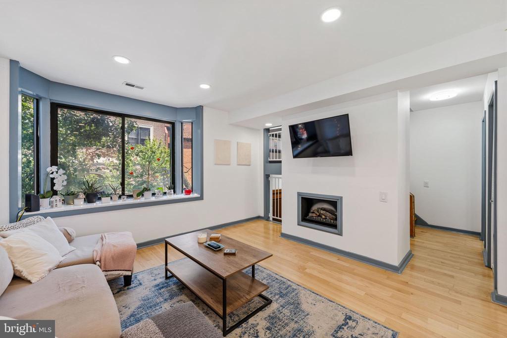 830 LOMBARD STREET Unit: A