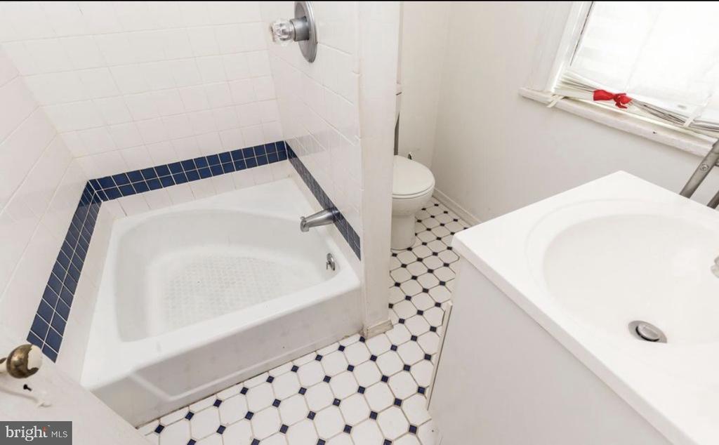 314 S 12TH STREET Unit: 2R