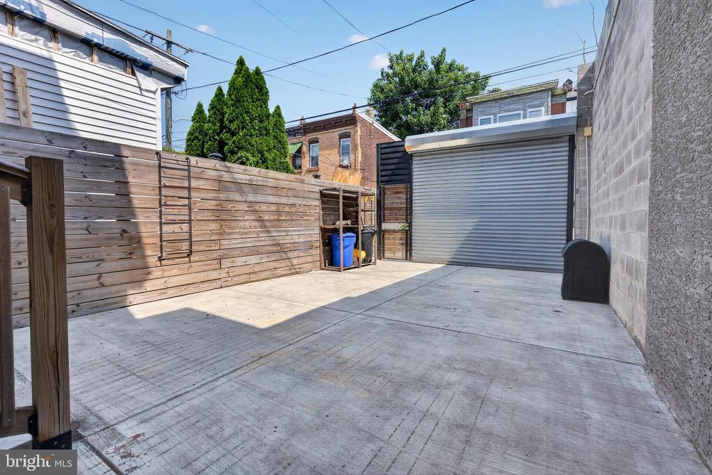 3113 W MONTGOMERY AVENUE