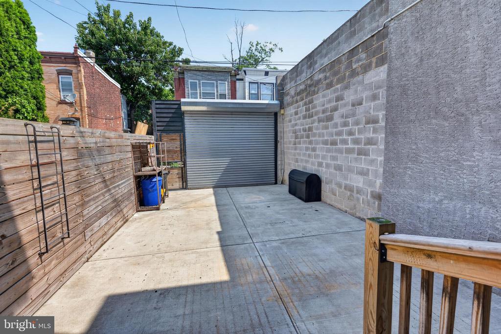 3113 W MONTGOMERY AVENUE