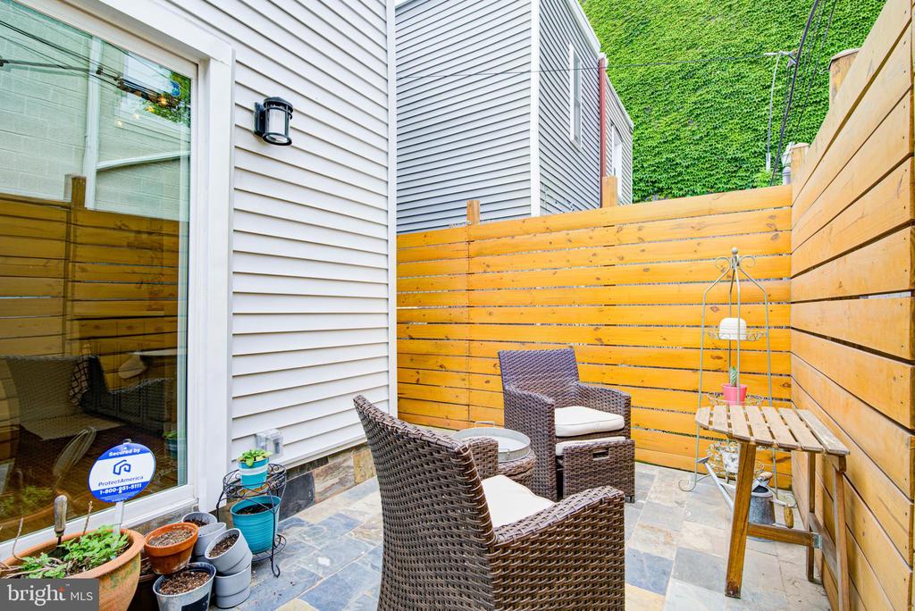 2448 CEDAR STREET