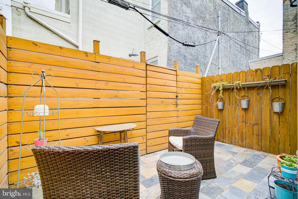 2448 CEDAR STREET